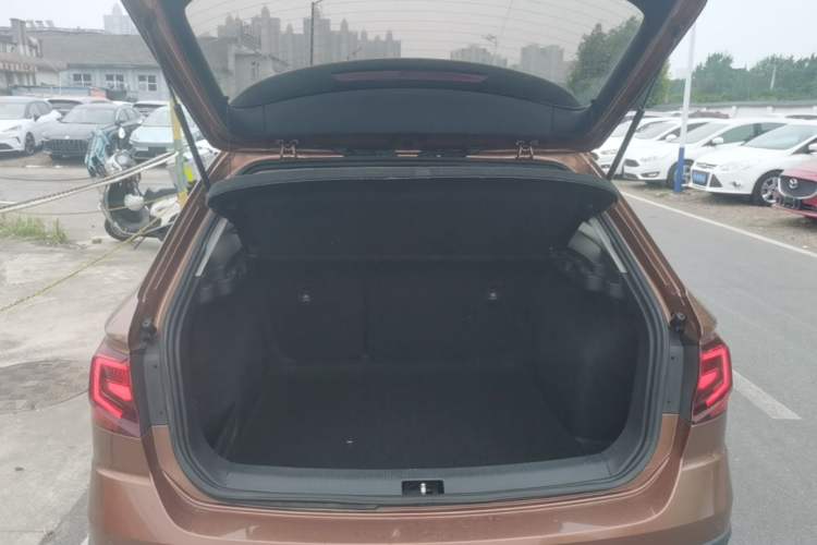 Used Volkswagen C-TREK 2018 1.5L Automatic Comfort Model Trunk