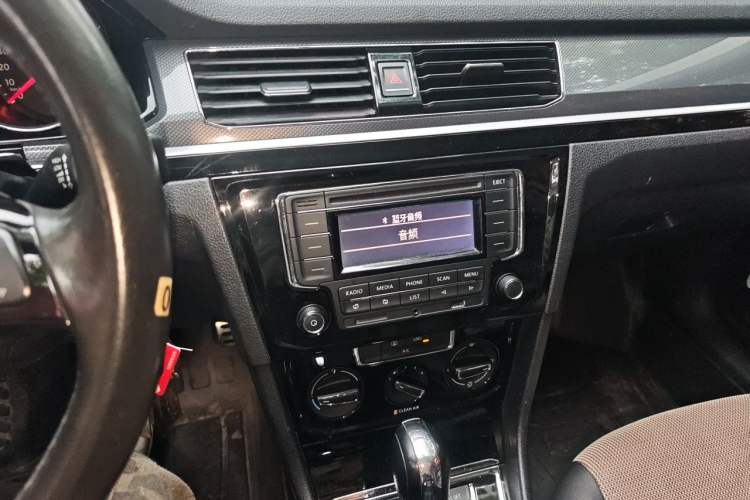 Used Volkswagen C-TREK 2018 1.5L Automatic Comfort Model Audio And AC Panel