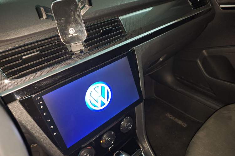 Used Volkswagen C-TREK 2018 1.5L Automatic Luxury Edition Audio And AC Panel