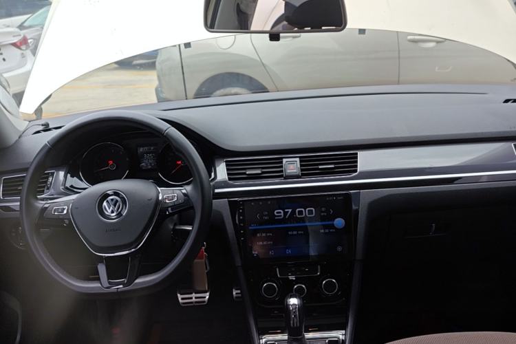 Used Volkswagen C-TREK 2018 1.5L Automatic Comfort Model Center Console