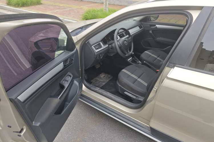 Used Volkswagen C-TREK 2018 1.5L Automatic Fashion Model Driver Seat