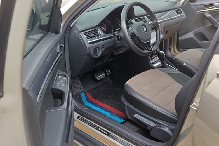 Used Volkswagen C-TREK 2018 1.5L Automatic Comfort Model Driver Seat