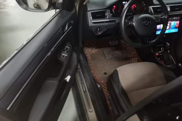 Used Volkswagen C-TREK 2018 1.5L Automatic Comfort Model Driver Seat