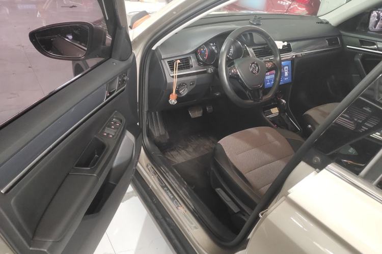 Used Volkswagen C-TREK 2018 1.5L Automatic Comfort Model Driver Seat