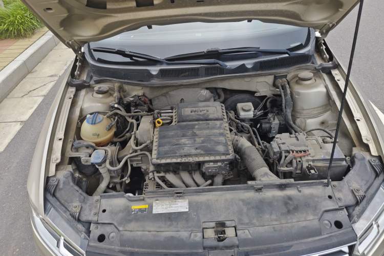 Used Volkswagen C-TREK 2018 1.5L Automatic Fashion Model Engine Bay