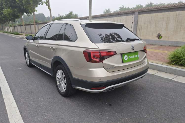 Used Volkswagen C-TREK 2018 1.5L Automatic Fashion Model Exterior 2