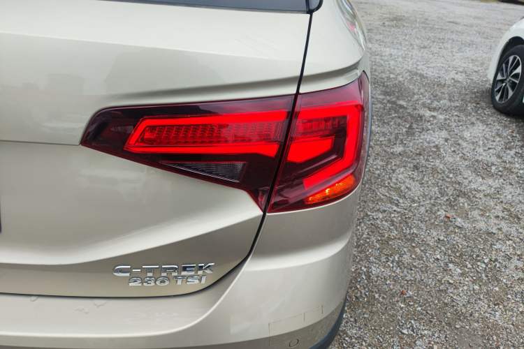 Used Volkswagen C-TREK 2018 230TSI DSG Luxury Version Exterior 3