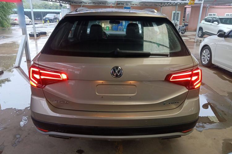 Used Volkswagen C-TREK 2018 1.5L Automatic Fashion Model Exterior 4