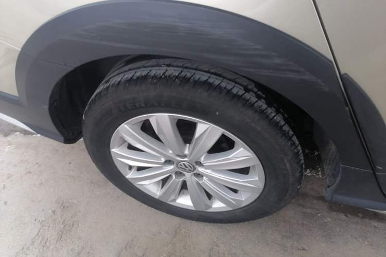Used Volkswagen C-TREK 2018 1.5L Automatic Fashion Model Exterior 5