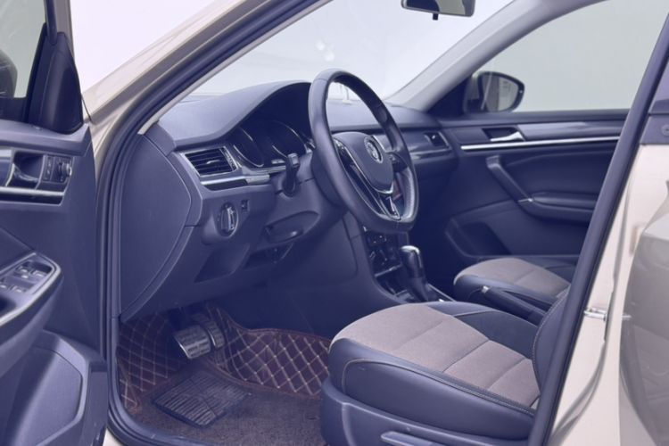 Used Volkswagen C-TREK 2018 1.5L Automatic Comfort Model Exterior 6