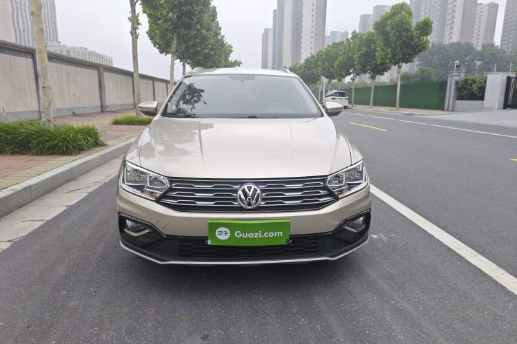 Used Volkswagen C-TREK 2018 1.5L Automatic Fashion Model Front