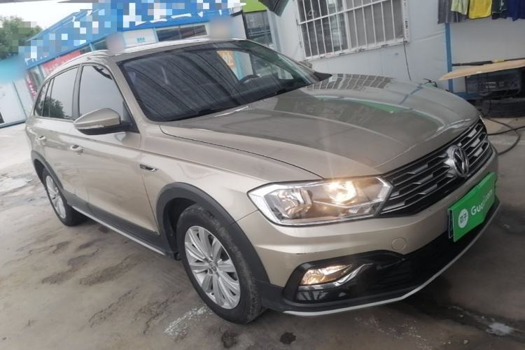 Used Volkswagen C-TREK 2018 1.5L Automatic Fashion Model Front Right 45 Deg