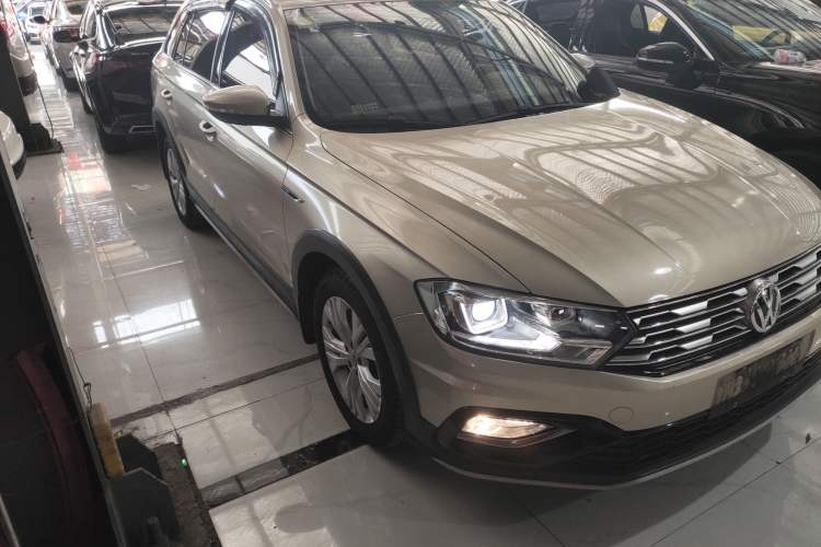 Used Volkswagen C-TREK 2018 1.5L Automatic Comfort Model Front Right 45 Deg