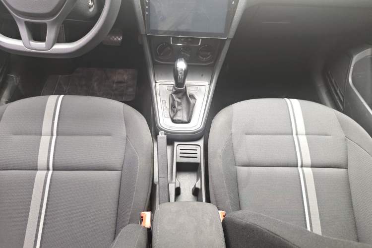 Used Volkswagen C-TREK 2018 1.5L Automatic Fashion Model Gear Lever