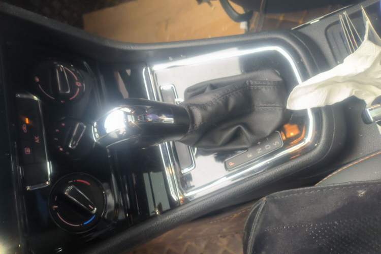 Used Volkswagen C-TREK 2018 230TSI DSG Comfort Model Gear Lever
