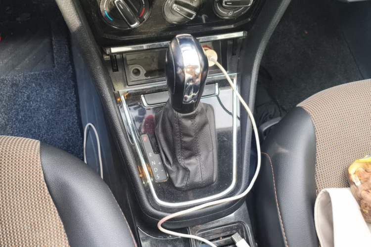 Used Volkswagen C-TREK 2018 1.5L Automatic Comfort Model Gear Lever