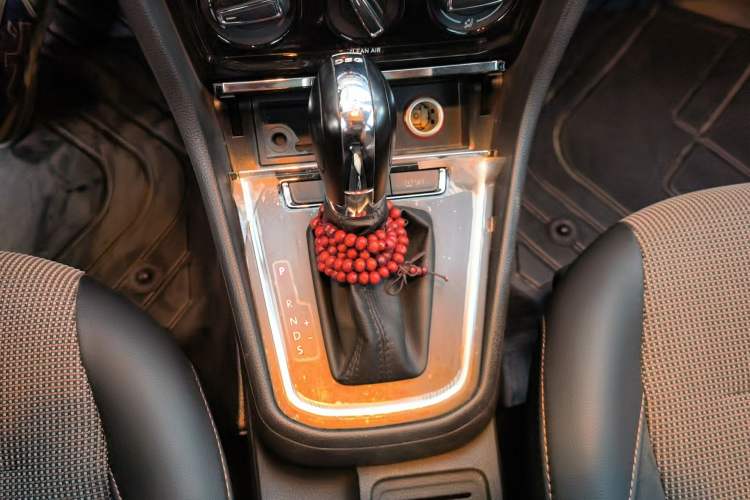 Used Volkswagen C-TREK 2018 230TSI DSG Comfort Model Gear Lever