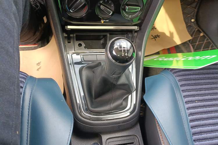 Used Volkswagen C-TREK 2018 1.5L Manual Comfort Model Gear Lever