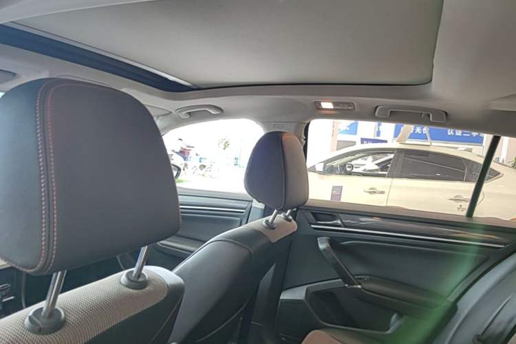 Used Volkswagen C-TREK 2018 1.5L Automatic Comfort Model Headliner