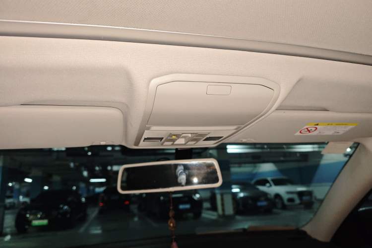 Used Volkswagen C-TREK 2018 1.5L Automatic Luxury Edition Headliner