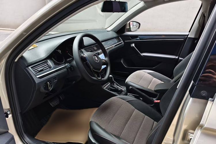 Used Volkswagen C-TREK 2018 230TSI DSG Comfort Model Interior 1