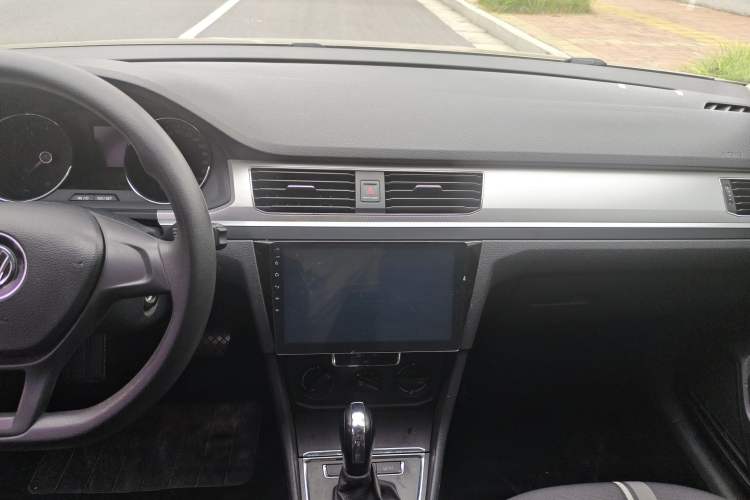 Used Volkswagen C-TREK 2018 1.5L Automatic Fashion Model Interior 2