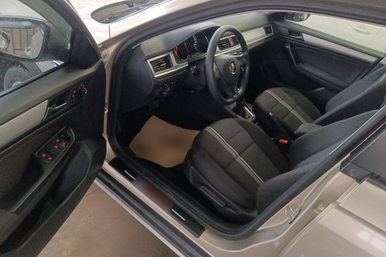 Used Volkswagen C-TREK 2018 1.5L Automatic Fashion Model Interior 3
