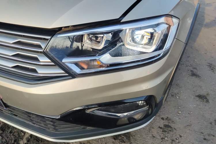 Used Volkswagen C-TREK 2018 230TSI DSG Comfort Model Left Front Headlight