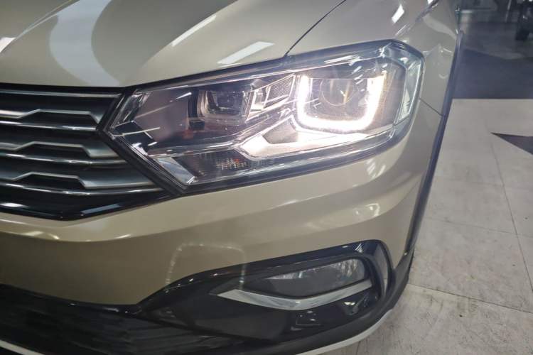 Used Volkswagen C-TREK 2018 230TSI DSG Comfort Model Left Front Headlight