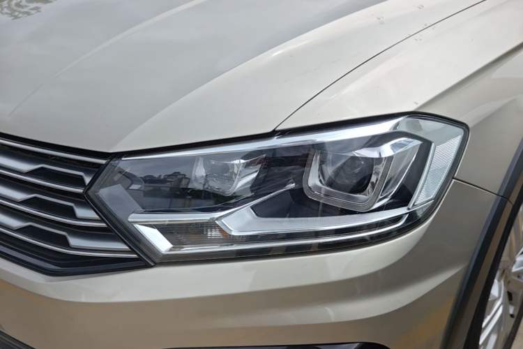 Used Volkswagen C-TREK 2018 1.5L Automatic Comfort Model Left Front Headlight