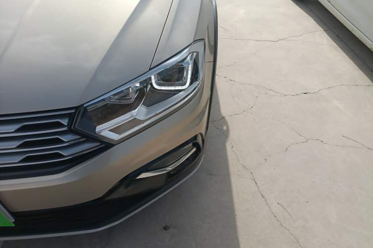 Used Volkswagen C-TREK 2018 1.5L Manual Comfort Model Left Front Headlight