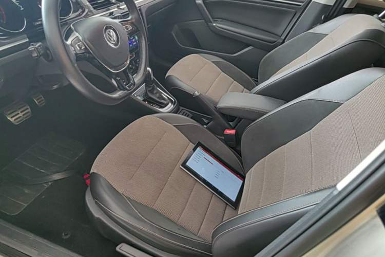 Used Volkswagen C-TREK 2018 1.5L Automatic Comfort Model Left Front Seat