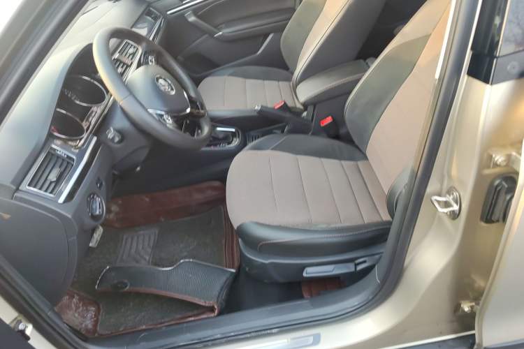 Used Volkswagen C-TREK 2018 230TSI DSG Comfort Model Left Front Seat