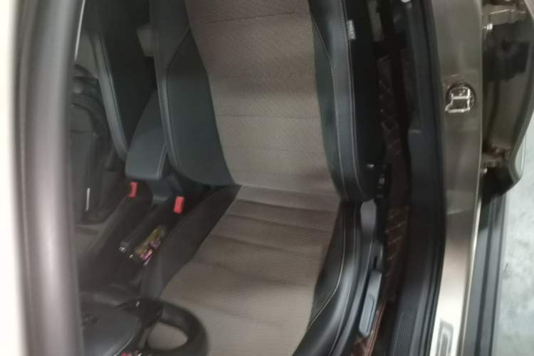 Used Volkswagen C-TREK 2018 1.5L Automatic Comfort Model Left Front Seat