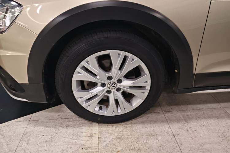 Used Volkswagen C-TREK 2018 230TSI DSG Comfort Model Left Front Wheel Hub