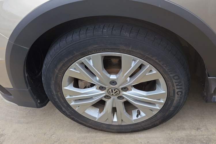 Used Volkswagen C-TREK 2018 1.5L Automatic Comfort Model Left Front Wheel Hub
