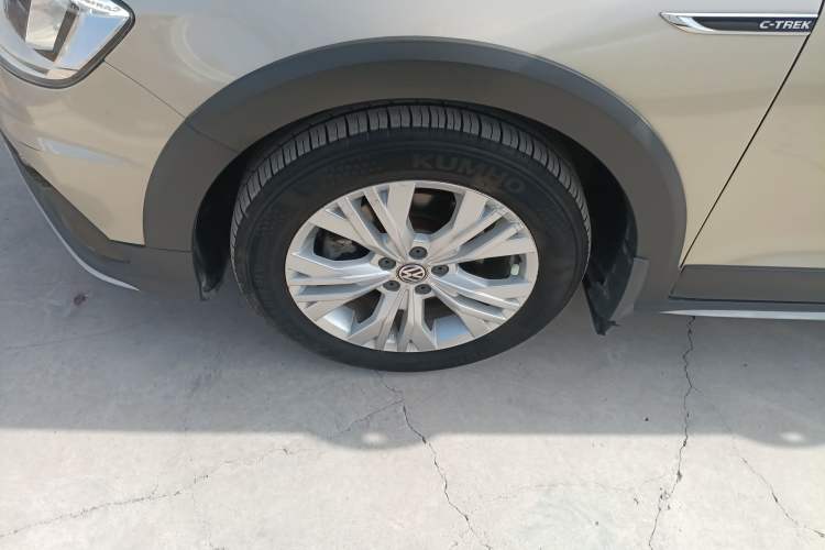 Used Volkswagen C-TREK 2018 1.5L Manual Comfort Model Left Front Wheel Hub
