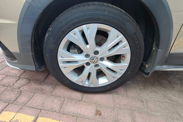 Used Volkswagen C-TREK 2018 1.5L Automatic Comfort Model Left Front Wheel Hub