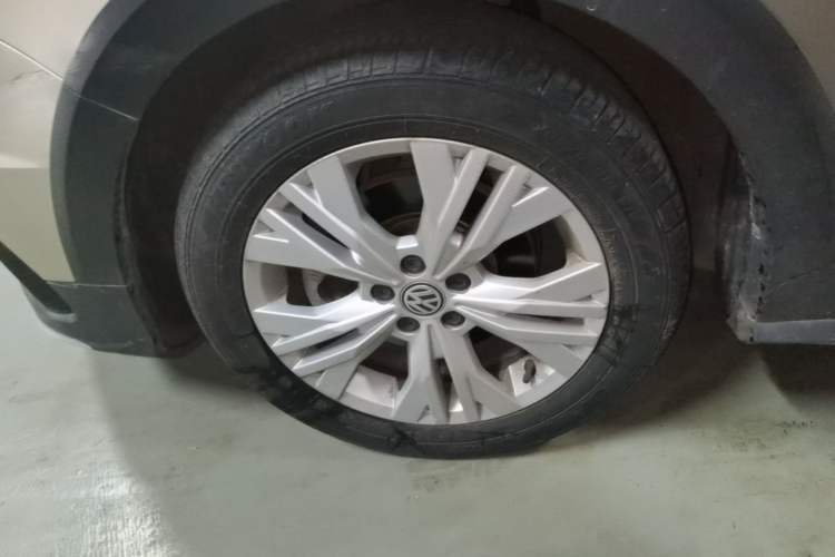 Used Volkswagen C-TREK 2018 1.5L Automatic Comfort Model Left Front Wheel Hub
