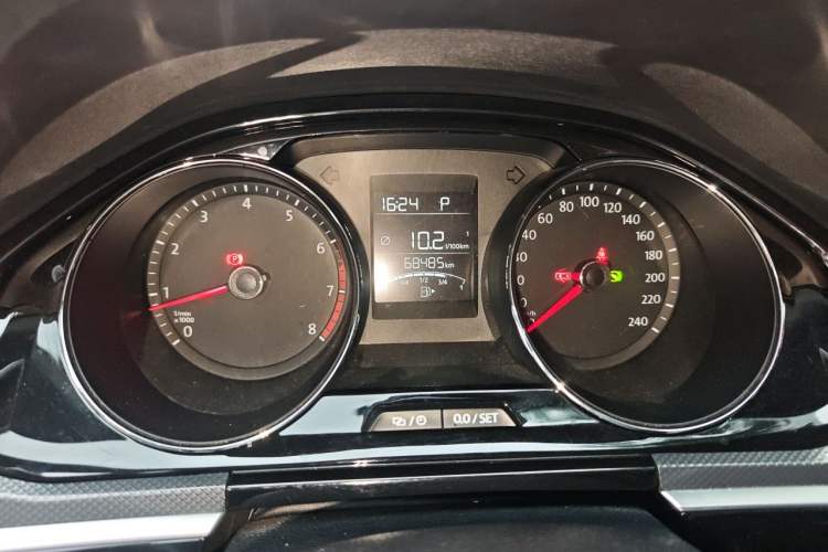 Used Volkswagen C-TREK 2018 1.5L Automatic Comfort Model Odometer Close Up