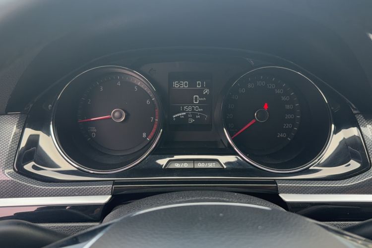 Used Volkswagen C-TREK 2018 230TSI DSG Comfort Model Odometer Close Up
