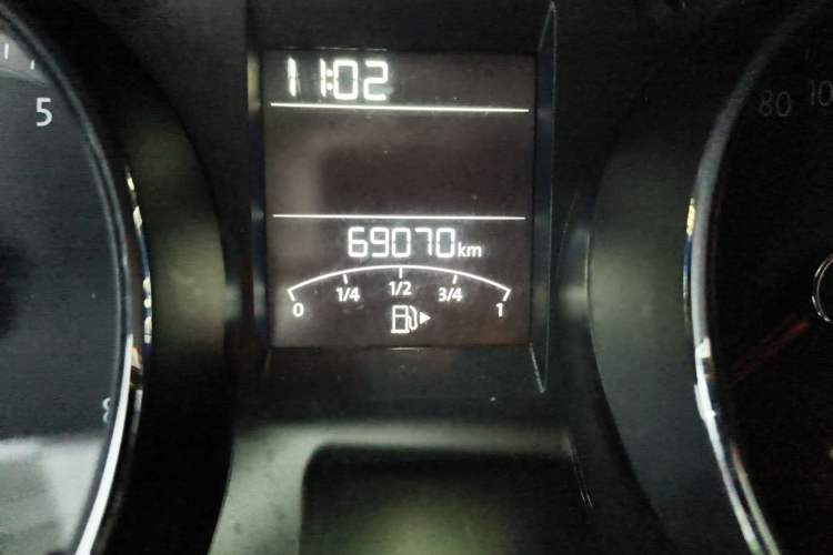 Used Volkswagen C-TREK 2018 230TSI DSG Comfort Model Odometer Close Up