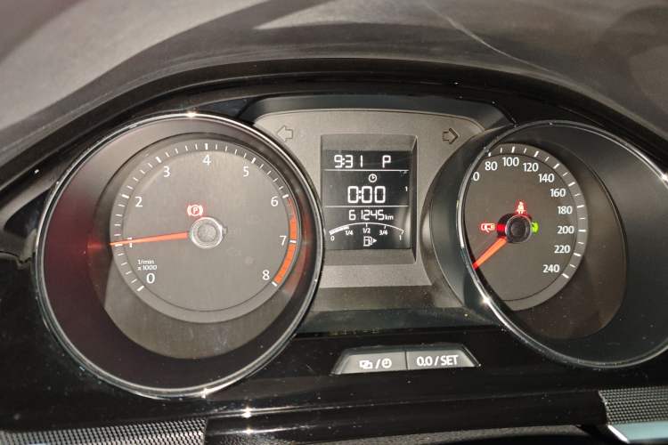 Used Volkswagen C-TREK 2018 1.5L Automatic Luxury Edition Odometer Close Up