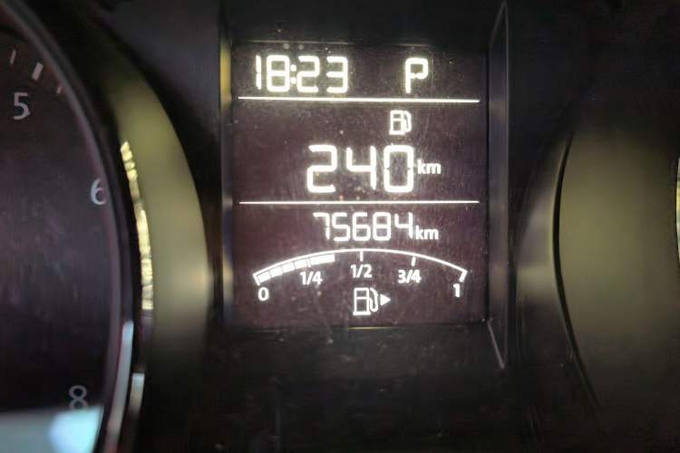 Used Volkswagen C-TREK 2018 230TSI DSG Comfort Model Odometer Close Up