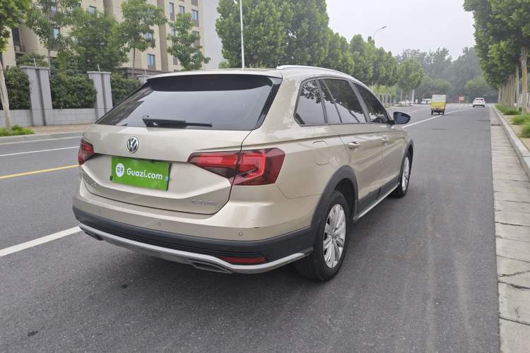 Used Volkswagen C-TREK 2018 1.5L Automatic Fashion Model Rear Right 45 Deg
