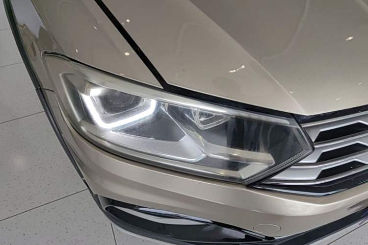 Used Volkswagen C-TREK 2018 1.5L Automatic Comfort Model Right Front Headlight