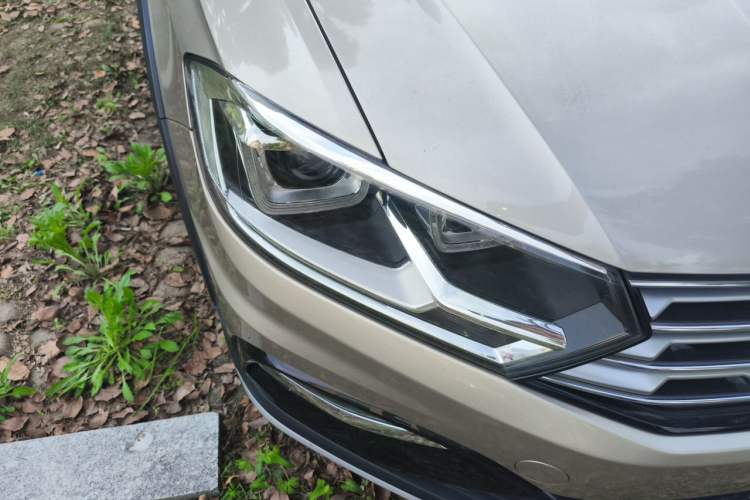 Used Volkswagen C-TREK 2018 1.5L Automatic Comfort Model Right Front Headlight