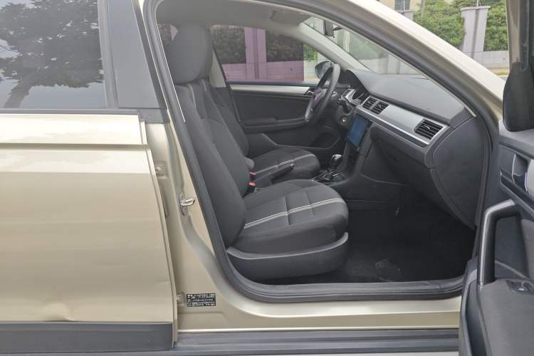 Used Volkswagen C-TREK 2018 1.5L Automatic Fashion Model Right Front Seat