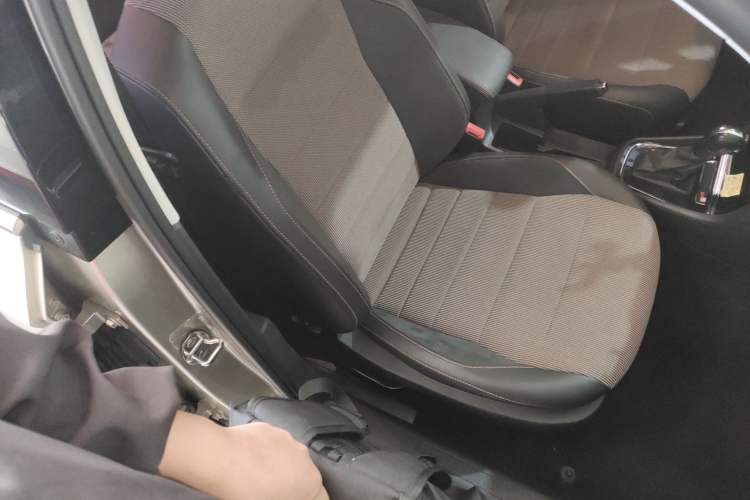 Used Volkswagen C-TREK 2018 1.5L Automatic Comfort Model Right Front Seat