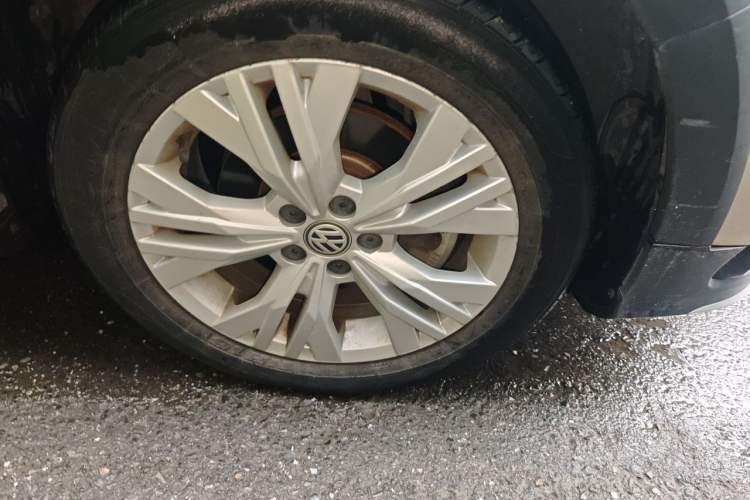 Used Volkswagen C-TREK 2018 1.5L Automatic Comfort Model Right Front Wheel Hub
